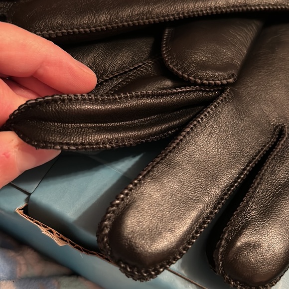 Isotoner Men’s Leather gloves - Picture 10 of 13